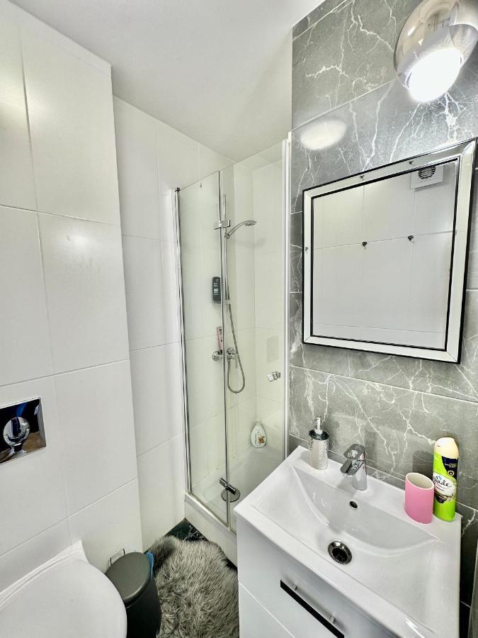 Platinum Metro X2 Wifi 350 Mbs Netflix Hbo Appletv Lägenhet Warszawa Exteriör bild